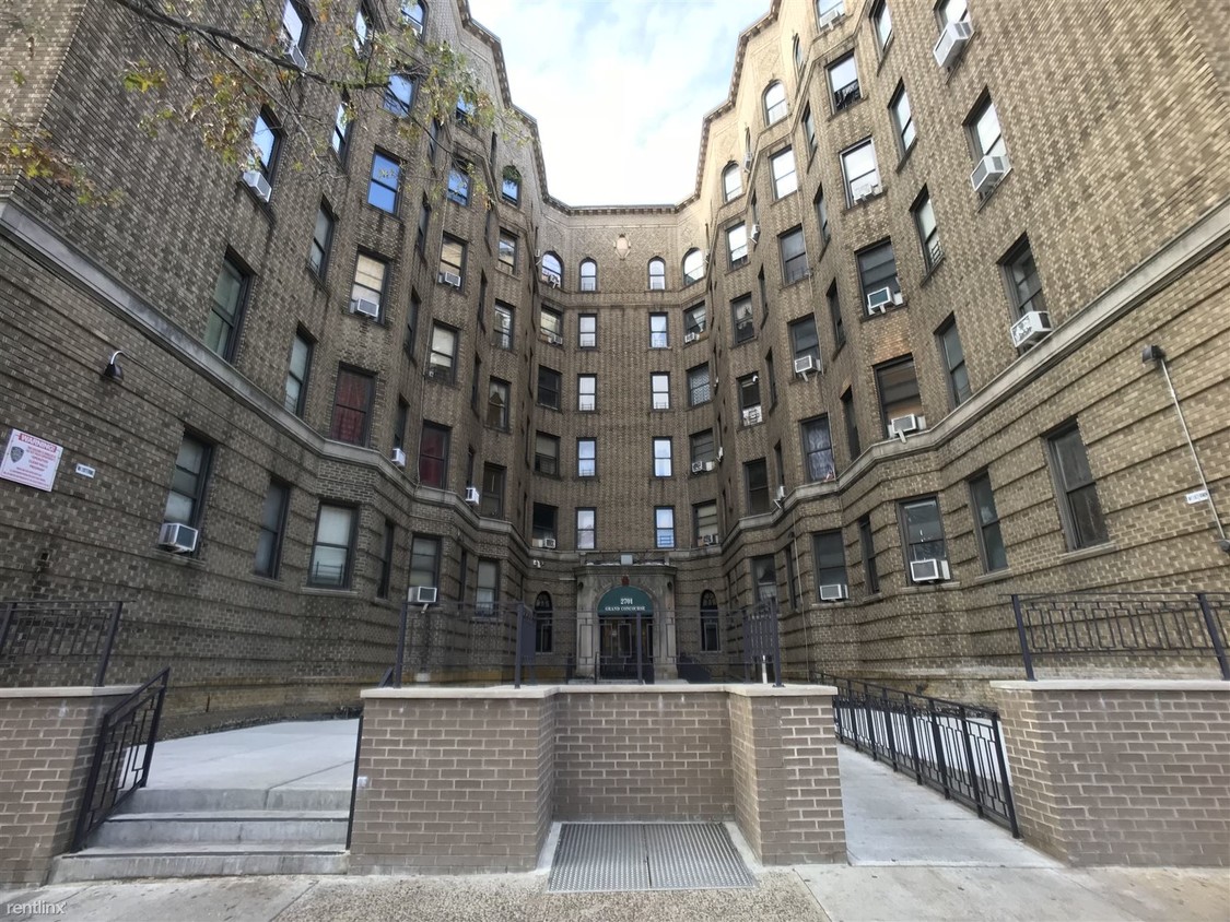 Foto principal - 2701 Grand Concourse