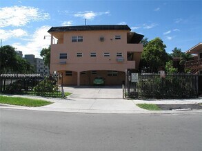 Building Photo - 1590 NE 125th St