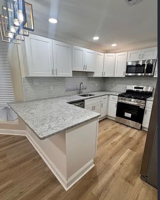 Building Photo - 5751 Walton Ave