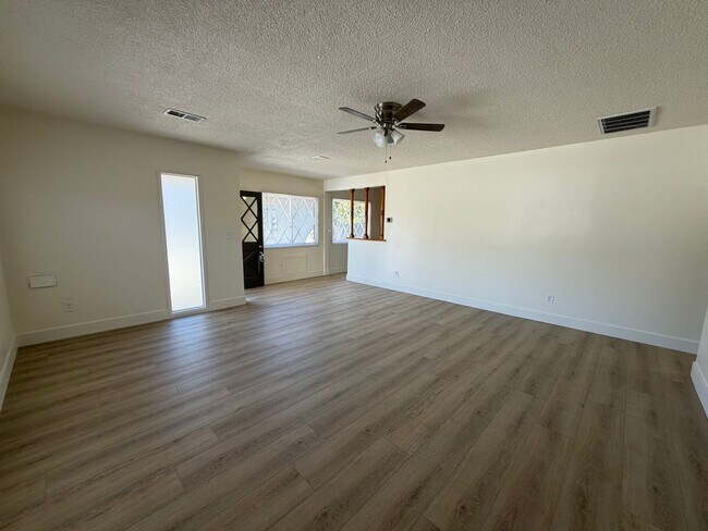 Foto del edificio - 820-824 W Palmyra Ave