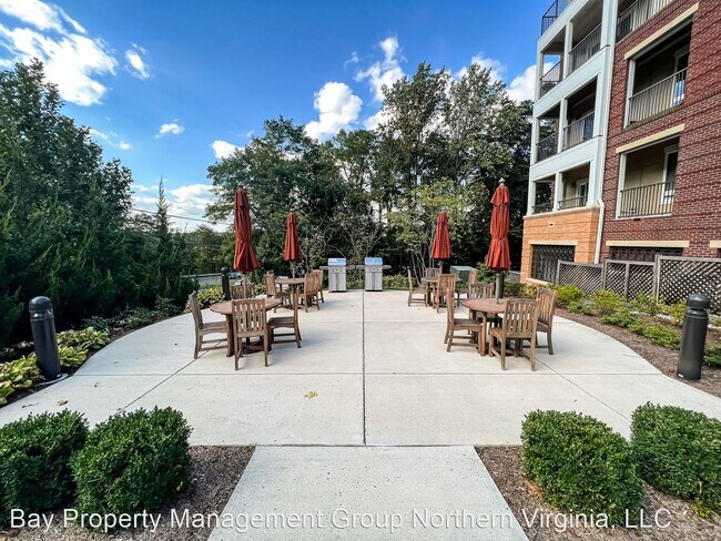 Foto del edificio - 2 br, 2 bath House - 9430 Silver King Ct #402