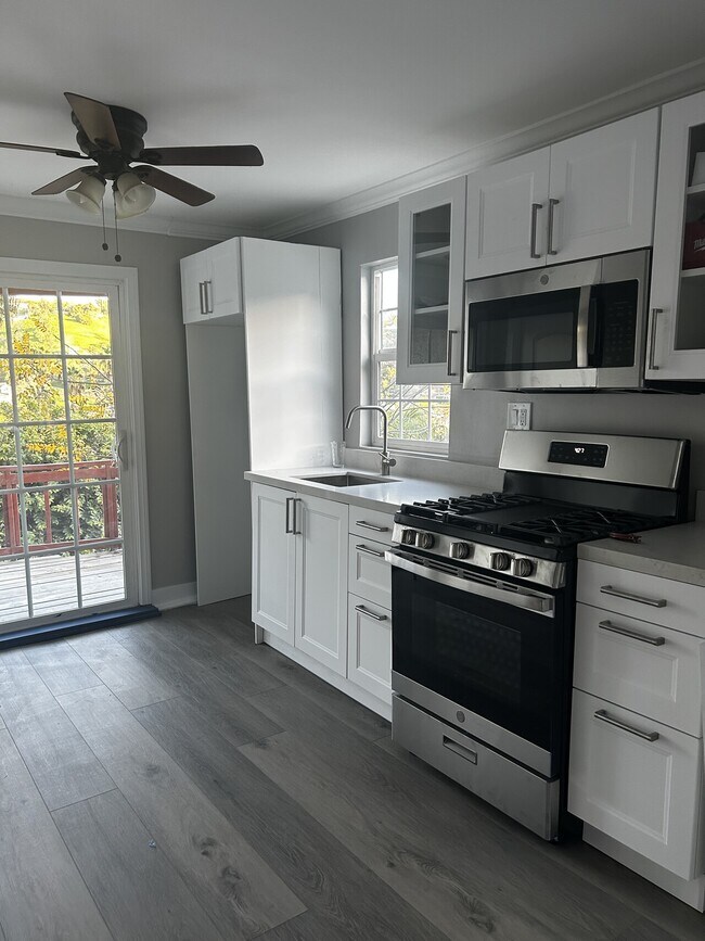 Building Photo - ESMERALDA CASITA (2BR)