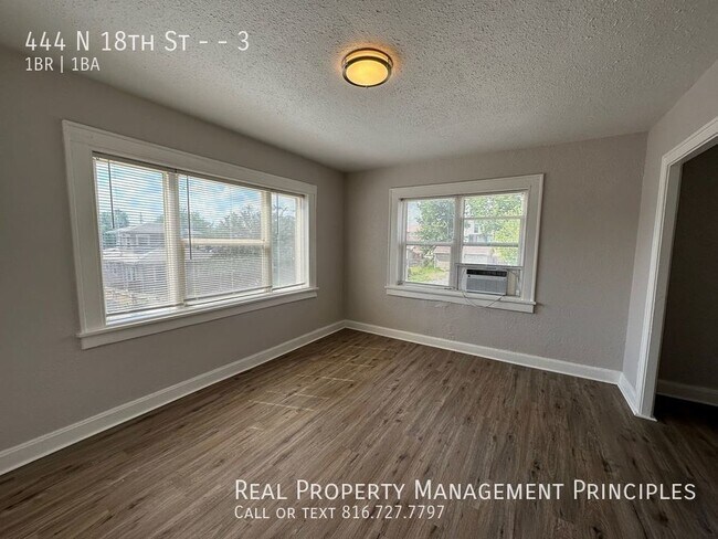 Building Photo - Completely Renovated 1st Floor Apartment! ...