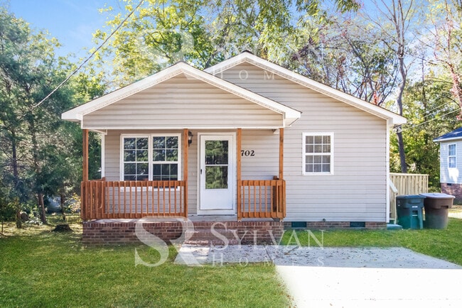 Building Photo - Step into sunshine and serenity at 1702 Ra...