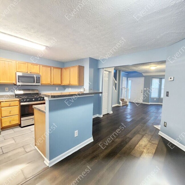 Building Photo - 5525 Hampton Ct