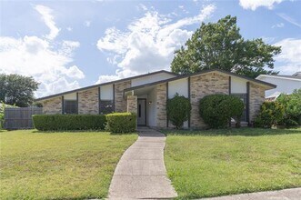 Building Photo - 3437 Knoll Point Dr