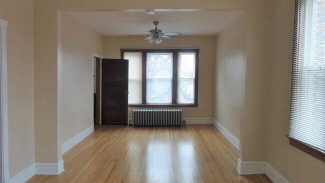 Living room - 3216 N Lawndale Ave