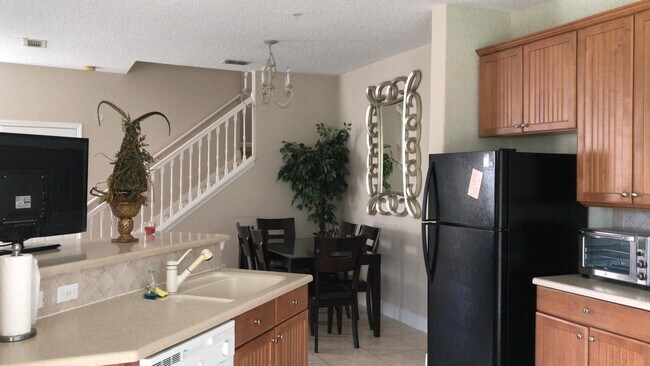 Building Photo - 821 Assembly Ct