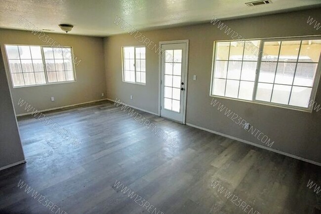 Building Photo - 3BD/ 2BTH SINGLE FAMILY HOME CALIFORNIA CITY