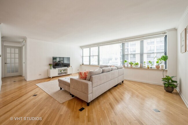 Foto del edificio - 850 N Dewitt Pl