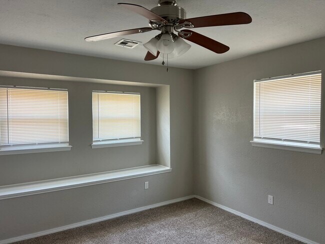 Foto del edificio - 721 N Southminster St. Moore, OK 73160