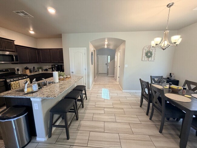 Foto del edificio - 1418 Santa Thomas St