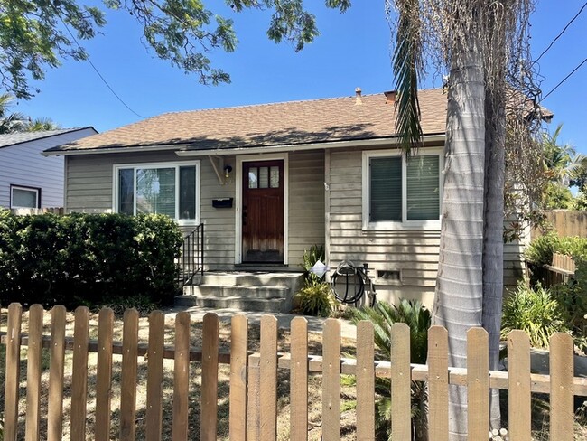 Building Photo - Charming 2 Bedroom Westside Home - Availab...