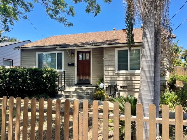 Foto del edificio - Charming 2 Bedroom Westside Home - Availab...