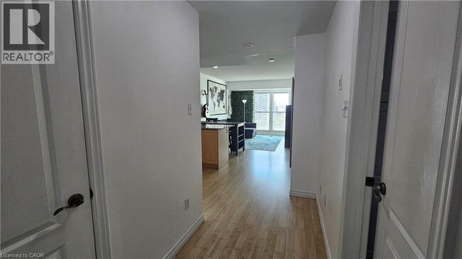 Building Photo - 135 James St S