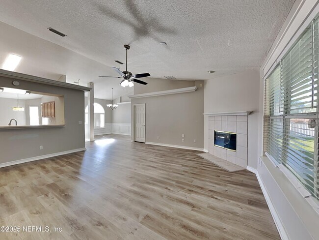 Foto del edificio - 2968 Majestic Oaks Ln