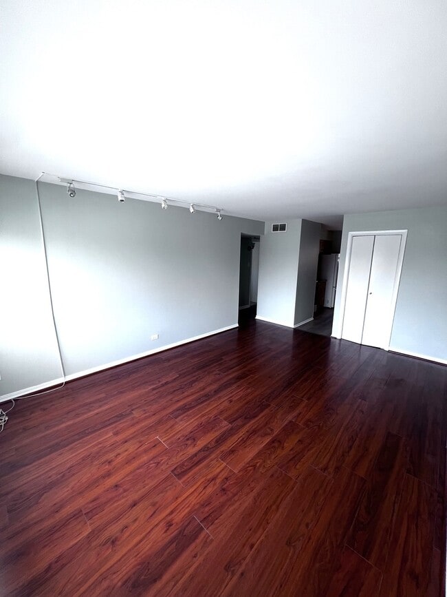 Building Photo - 3170 W Meadow Ln Dr