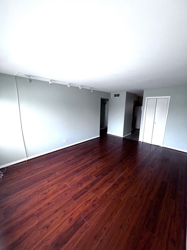 Foto del edificio - 3170 W Meadow Ln Dr