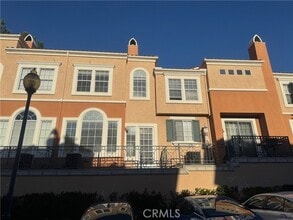 Building Photo - 9 Torrigiani Aisle