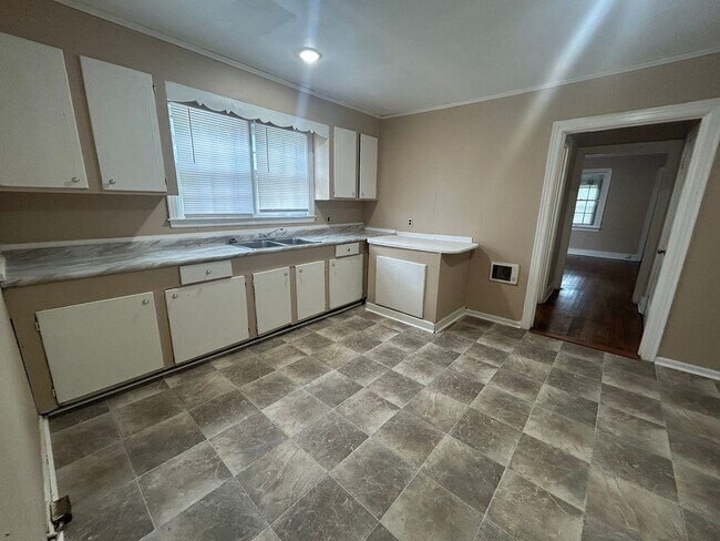 Building Photo - 607 Hatchie St
