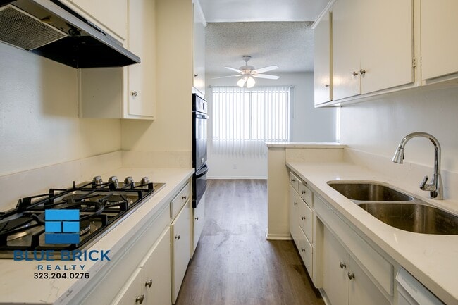 Foto del edificio - 17834 Burbank Blvd