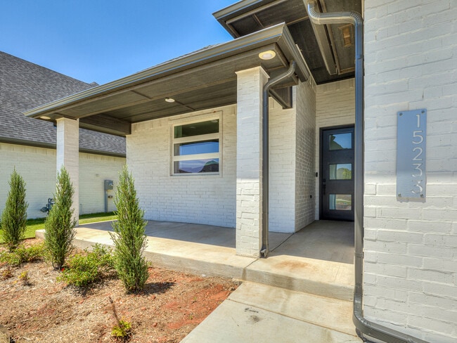Foto del edificio - 15233 Caspian Ln