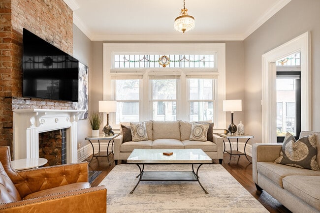 Building Photo - 2017 Elm St