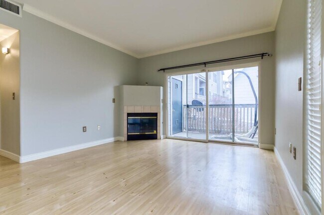 Foto del edificio - 3846 Canyon Ranch Rd, UNIT 103