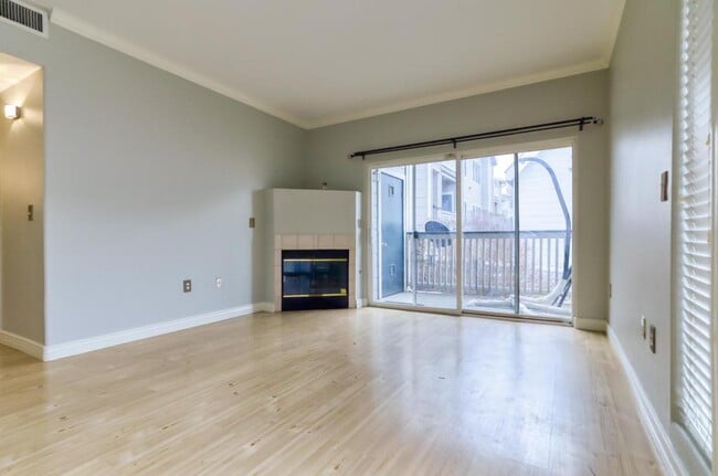 Building Photo - 3846 Canyon Ranch Rd, UNIT 103