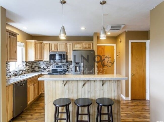 Photo - 615 Grand St E Apartment