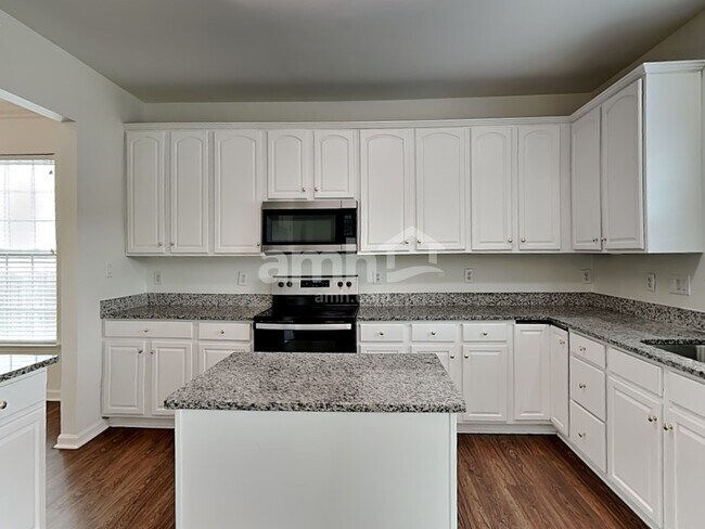 Foto del edificio - 7009 Pine Cone Ln
