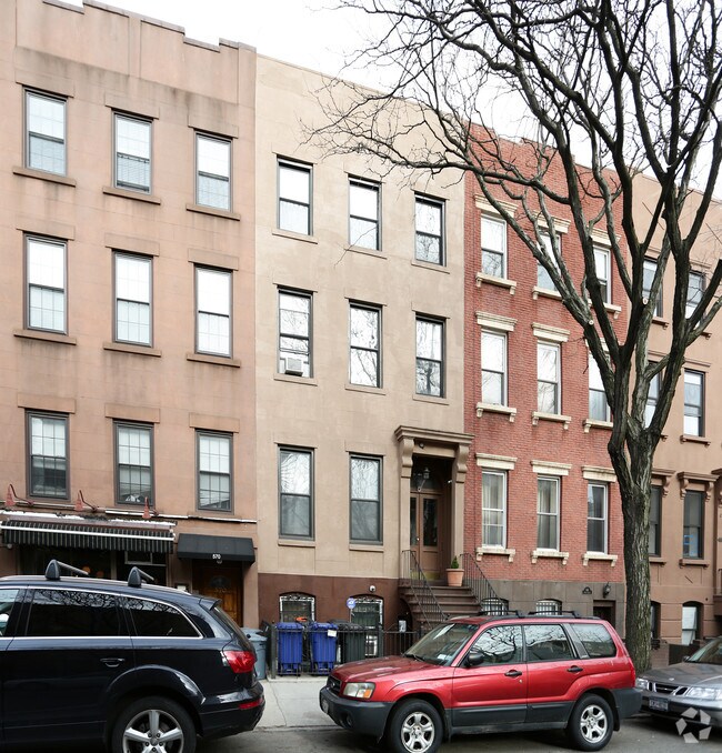Building Photo - 568 Henry St