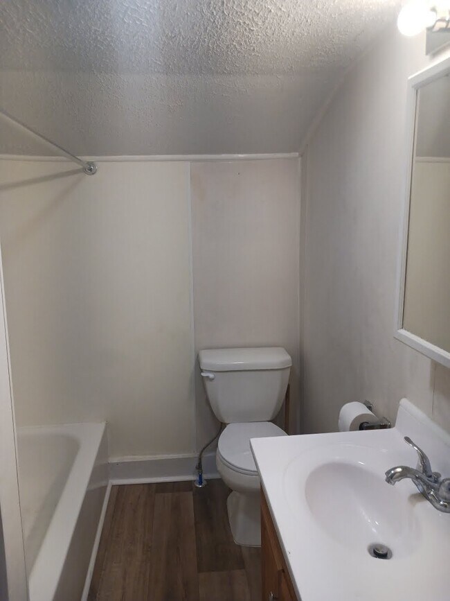 Baño - 1843 Bank St