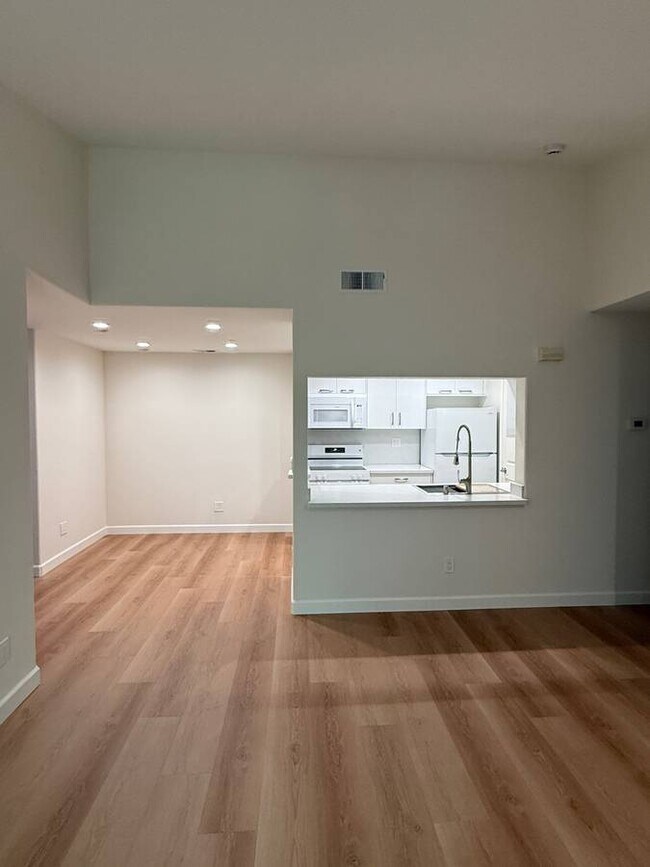 Foto del edificio - 5939 Eastman Lake Dr