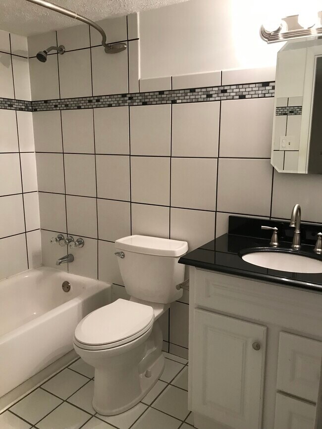 Baño - 2120 Greentree Rd