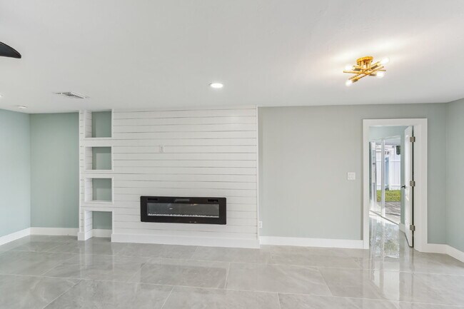 Foto del edificio - 3701 SE 17th Pl