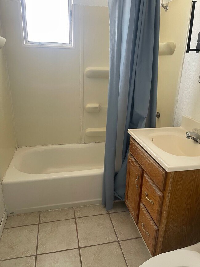 Foto del edificio - Three Bedroom Looking for a family