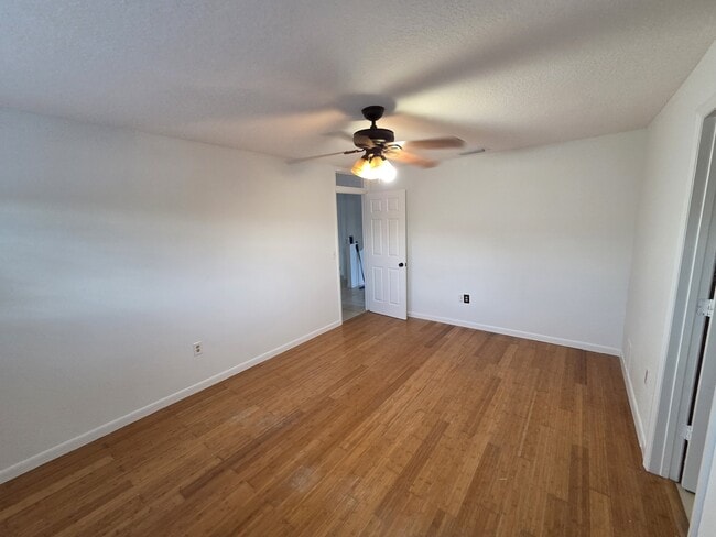 Foto del edificio - 606 Lakespur Ln