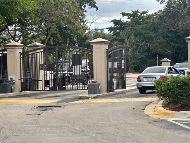 Foto del edificio - 4481 W McNab Rd