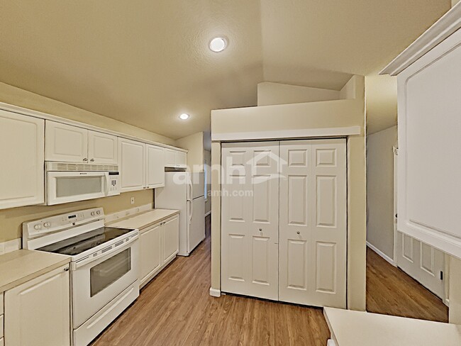 Building Photo - 13269 SE Piper Dr