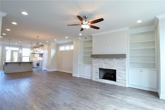 Building Photo - 7918 Laurel Crest Dr