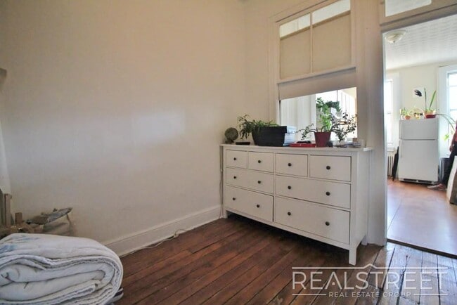 Foto del edificio - Spacious 1.5 BED in Bushwick/East Williams...
