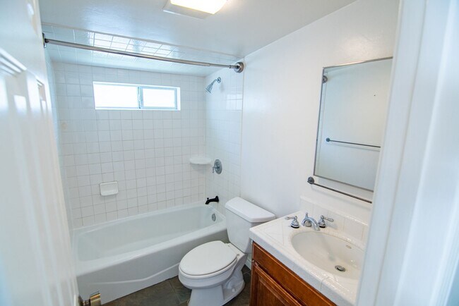 Foto del edificio - Charming 3-Bedroom Home for Lease in College West, San Diego