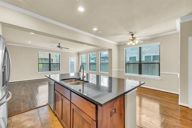 Foto del edificio - 1119 W 26th St