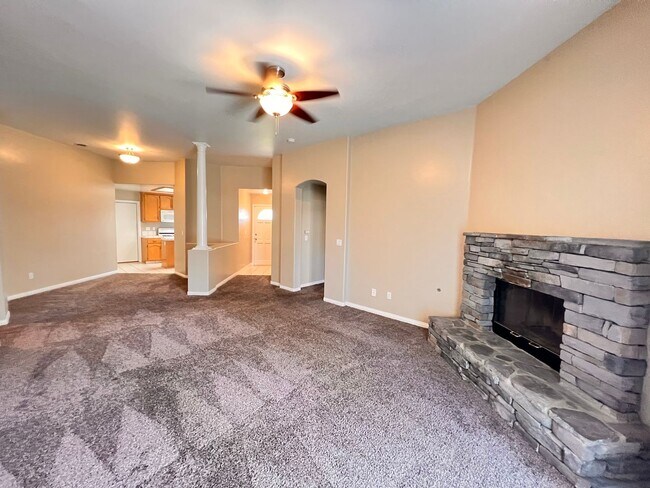 Foto del edificio - SOUTHWEST BAKERSFIELD- POOL