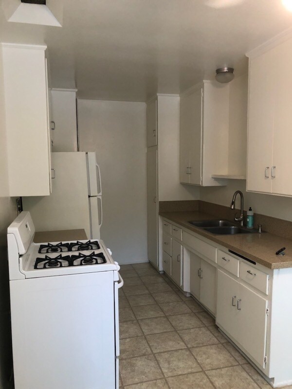 Building Photo - 205 Calle Miramar