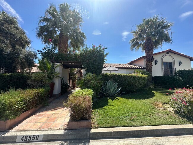 Foto del edificio - AVAILABLE NOW!  LOVELY 2 Bedroom 2 Bathroom Condo in Palm Desert
