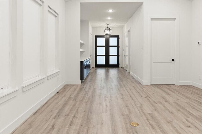 Building Photo - 4360 Avron Drive