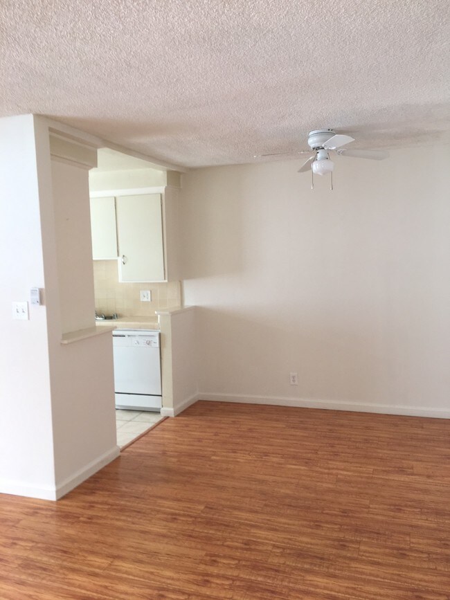 Foto del edificio - 1037 N Genesee Ave