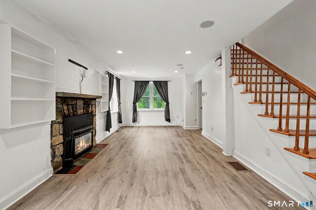 Foto del edificio - 10 Old Hawleyville Rd